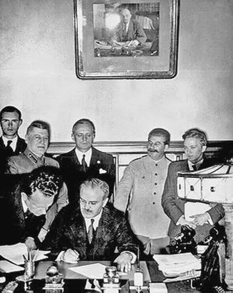 Подписание советскогерманского договора о ненападении Глава третья 1 - фото 25
