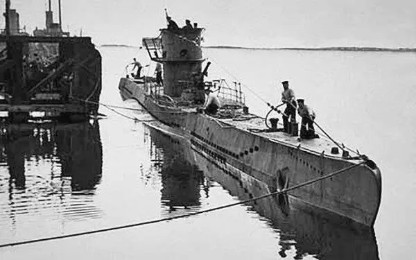 Немецкая подводная лодка Транспорт типа Либерти Авианосец Банкер Хилл - фото 35