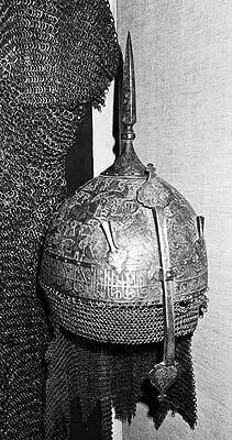Рис 113 Русский шлем Вверху справа изображена амазонкавсадница с кривой - фото 13