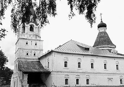Рис 2152 Покровская церковь XVIXVII веков и Столовая Палата XVI века в - фото 239