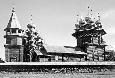 Рис 2235 Покровская церковь 1764 года Остров Кижи в Онежском озере На - фото 322