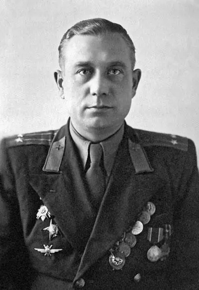 Начальник Летноиспытательной станции летчикиспытатель подполковник Г Н - фото 91