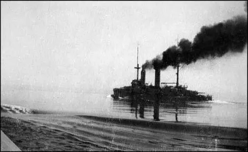 Слава в походе 1915 г Младший штурман лейтенант А Ваксмут справа на - фото 173