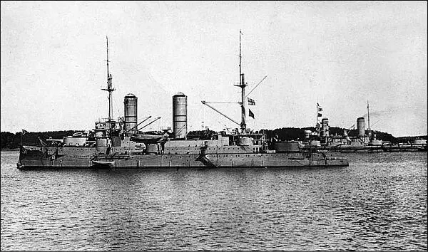 Слава в Лапвике июль 1917 г На заднем плане стоит линкор Андрей - фото 184