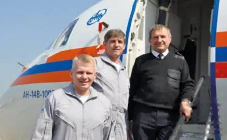 Экипаж Ан148100ЕМ перегнавший машину с завода на базу в Раменское 17 апреля - фото 64