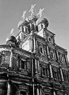 Рис 49 Рождественская Строгановская церковь XVII века в Нижнем Новгороде Ее - фото 50