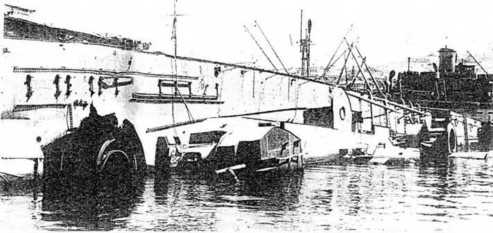 Вверху крейсер Ottaviano Atjcjusto потопленный в Анконе 1 ноября 1943 года - фото 6