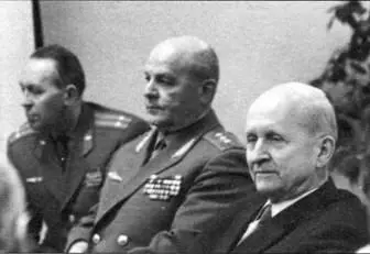 Совещание руководства КБ с представителями заказчика 1974 год Рядом с ПО - фото 3