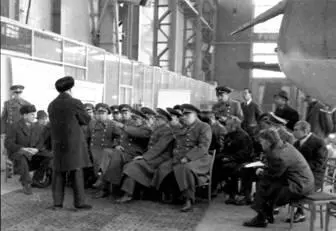 Доклад ЕА Иванова делегации МО во главе с министром обороны АА Гречко 1975 - фото 4