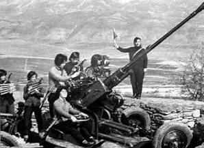 Учения албанских резервистов женщинополченцев 1968 г F5 на учениях - фото 57
