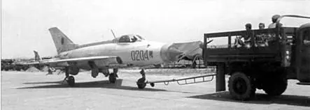 F7A вывозят на старт Авиабаза Задрима 19941995 гг Для ВВС Албании - фото 66
