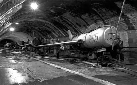 А вот и конец F6C на авиабазе Ринас 2006 г Облицовка со стен бункера уже - фото 78