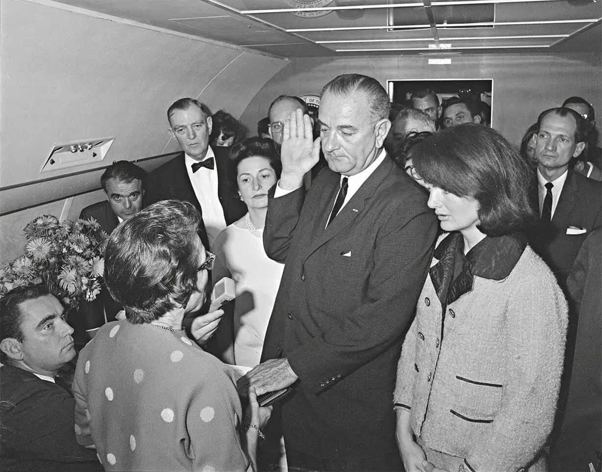 LBJ Library photo by Cecil Stoughton Председатель Верховного суда Эрл Уоррен - фото 14
