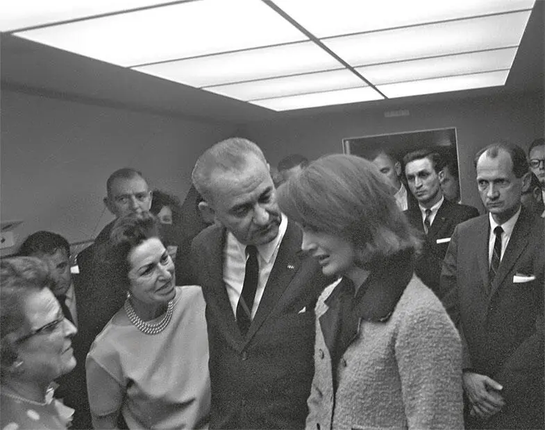 LBJ Library photo by Cecil Stoughton Председатель Верховного суда Эрл Уоррен - фото 15
