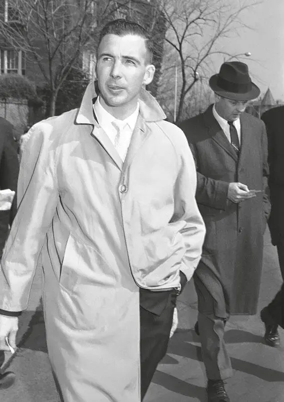Старший брат Освальда Роберт 20 февраля 1964 г в Вашингтоне после дачи - фото 76
