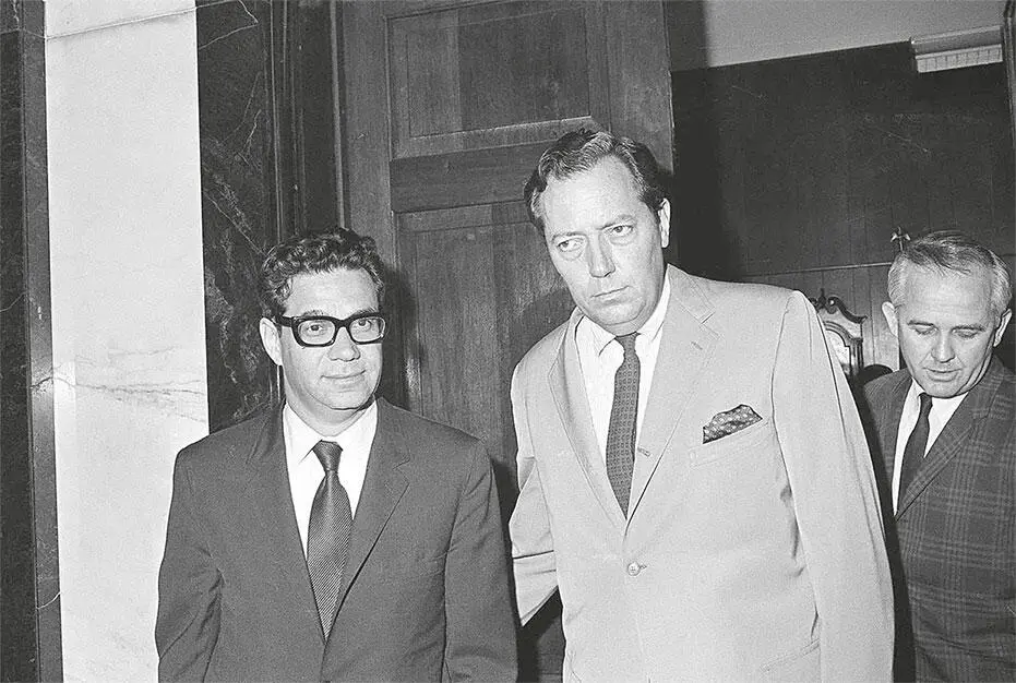 Окружной прокурор Нового Орлеана Джим Гаррисон утверждал в 1967 г что раскрыл - фото 106