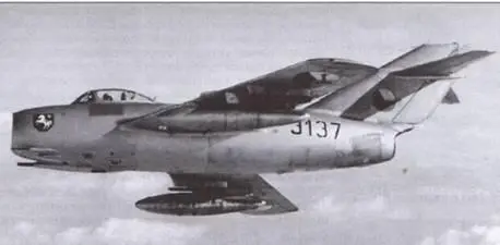 Двухпушечный истребительбомбардировщик MiG15bisSB Чешская летающая - фото 55