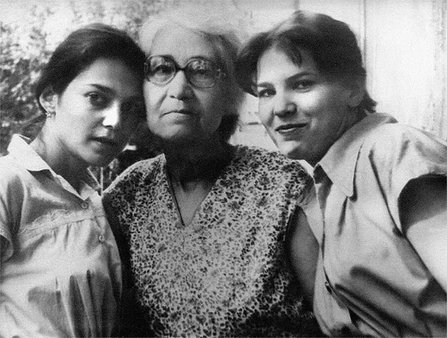 Семья 1984 г Наде 30 лет Нанка с мужем Швеция - фото 44