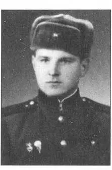 Автор во время срочной службы в ВДВ 1962 г Михаил Скрынников курсант - фото 8