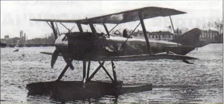Опытный истребитель МК1 во время испытаний на поплавковом шасси в 1923 г - фото 63