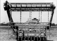 Танктралыцик Барон I на базе танка Mk II Матильда с поднятой рамой - фото 166
