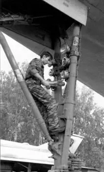 Установка фар Не остаться с носом Классические фото Монинского музея ВВС редко - фото 32