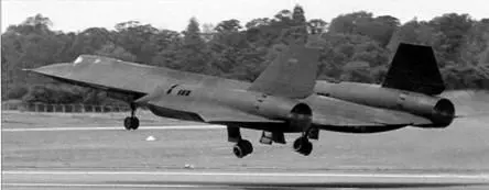 Американский самолетразведчик SR71A Взлетает бомбардировщик В 17G Флаинг - фото 53