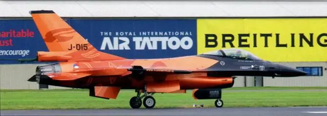F16AM Восстановленный до летного состояния бомбардировщик Вулкан Фото - фото 68
