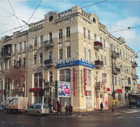 В Одессе много зданий в стиле модерн Танк На испуг на постаменте Памятник - фото 36