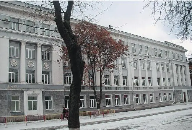 Первое здание 14 школы ВВС Первой гимназии Памятник атаману Головатому - фото 45