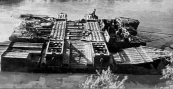 Самоходный паром К71 около берега Самоходная установка ИСУ152 - фото 49