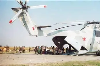 Погрузка в Ми26 Моздок 2001 г Возвращение на базу после вынужденной - фото 43