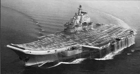 Китайский авианосец в море Авианосец Ляонин вступил в строй ВМС КНР пока - фото 111