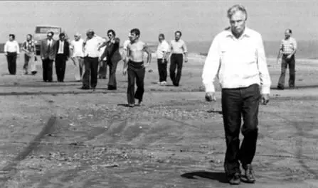 Лидер всегда первый РЕ Алексеев в последний приезд в Каспийск 1979 В - фото 14