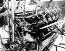 Мотор марки V8 конструкции Глена Кертиса который использовался на всех - фото 127