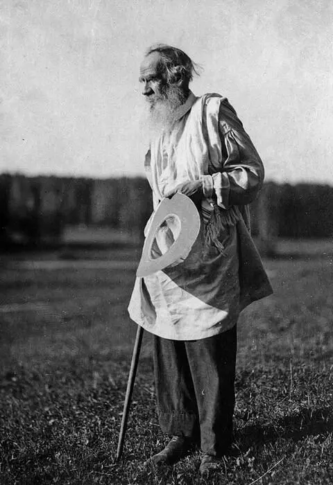 ЛНТолстой в 1905 году Фото ВГЧерткова Писатель готов был раскаиваться в - фото 28