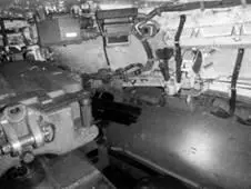 Рабочее место наводчика прицелдальномер и ночной прицел демонтированы - фото 192