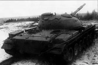 Продольный разрез и вид в плане танка Объект 167Т Рабочее место командира - фото 232