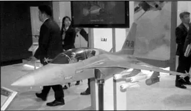 Модель южнокорейского перспективного боевого самолета FA50 и УТС Т50 в полете - фото 84