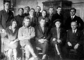 Группа сотрудников ОКМО 1932 г Первый ряд в центре К Оттерсбах П - фото 150