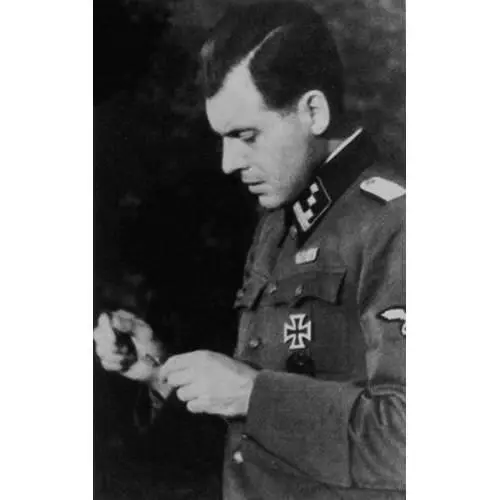 Йозеф Менгеле 19111979 Был врачом Цыганского лагеря Zigeunerlager в - фото 89