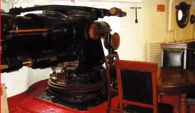 С 1957 г крейсер Олимпия находится на мемориальной стоянке в Фи - фото 85