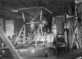 Постройка первого опытного М9 на ПРТВ в 1915 г Заметным отличием данного - фото 99