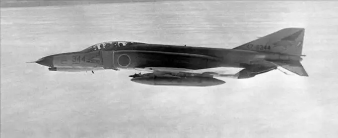 Японский F4J Фантом II сопровождает Ту142 над нейтральными водами А6Е - фото 35