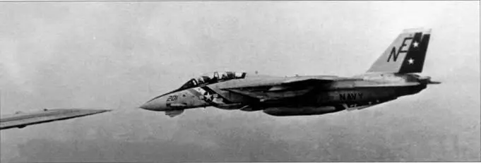 F14A Томкэт эскадрильи VF2 ВМС США Томкэт прикрывает свой авианосец - фото 37
