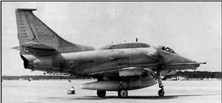 A4F Существенно повышалась боевая живучесть А4М самолет превратился из - фото 59