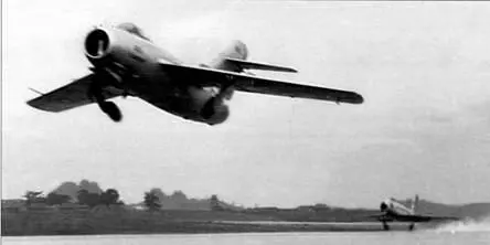 МиГ15 и F86 Сейбр взлет парой Окинава 1953 г МиГ15 лейтенанта Но - фото 88