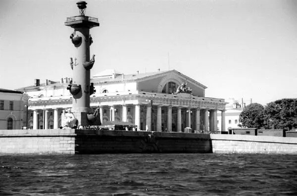 Стрелка Васильевского острова Ростральная колонна и Биржа После этого Биржевая - фото 4