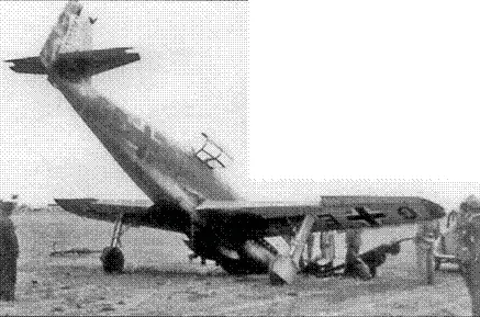 Подломанная носовая стойка шасси Вид на водяной радиатор Me 309V1 Конечно - фото 115