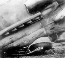 Подломанная носовая стойка шасси Вид на водяной радиатор Me 309V1 Конечно - фото 116